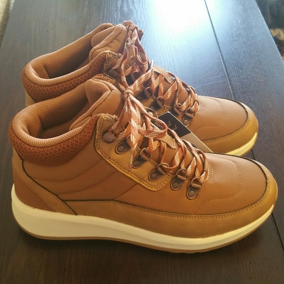 ●SOLD● NWT Women's Universal Thread Bergen Quilted Hiker Tan Ankle Booties Boots - Picture 7 of 10